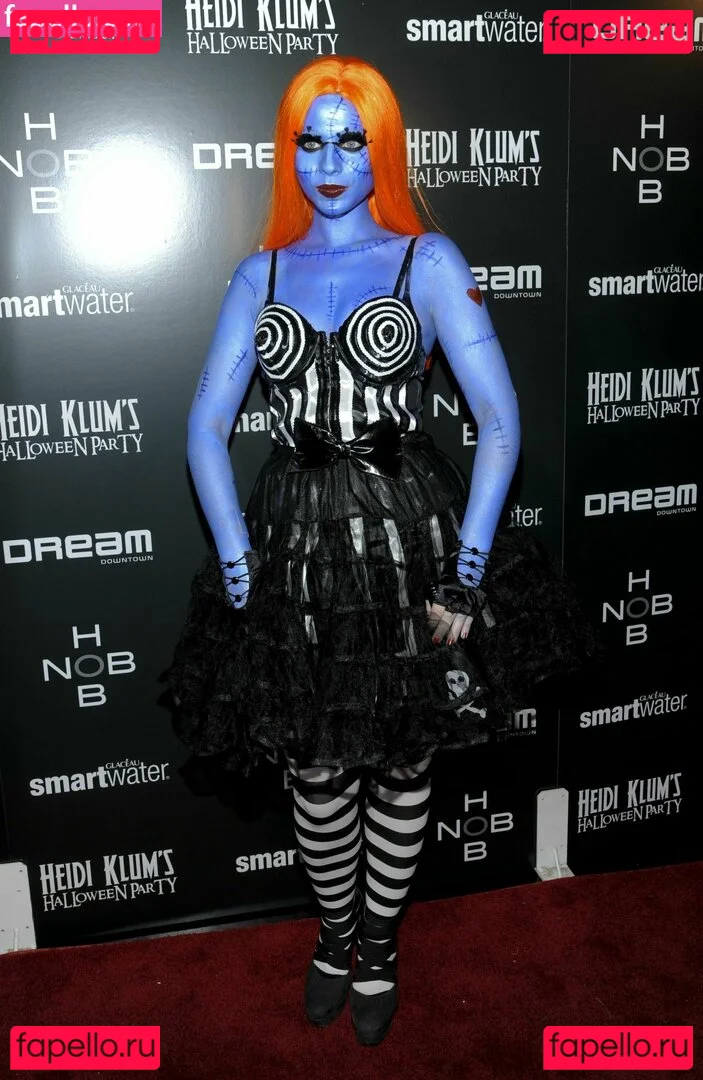 Michelle Trachtenberg Onlyfans Photo Gallery 