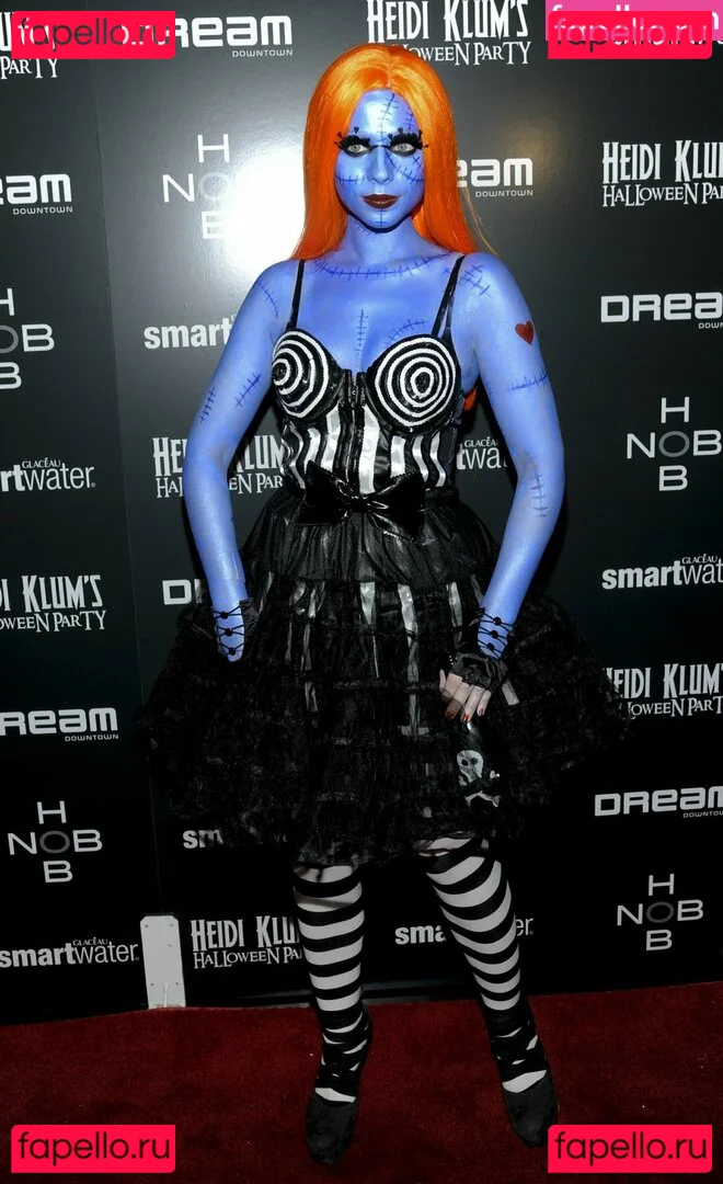 Michelle Trachtenberg Onlyfans Photo Gallery 