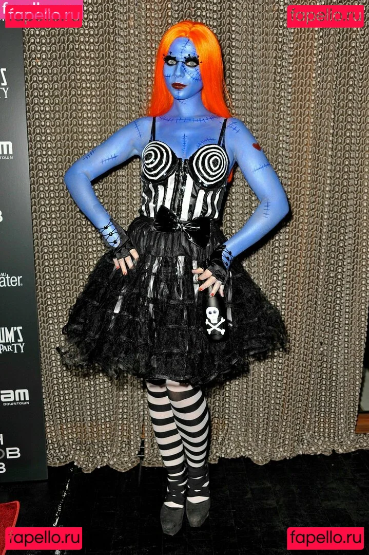 Michelle Trachtenberg Onlyfans Photo Gallery 