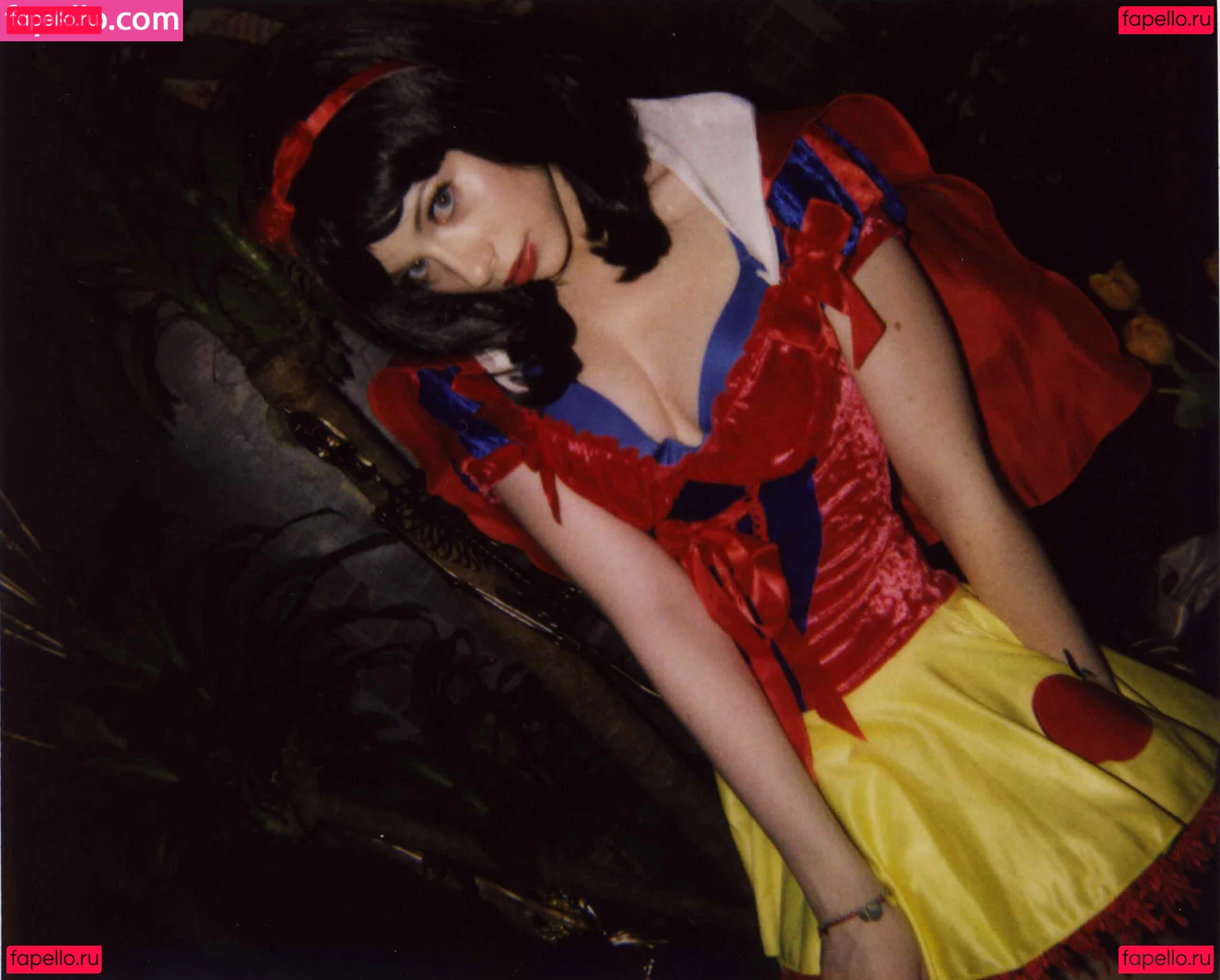 Michelle Trachtenberg Onlyfans Photo Gallery 