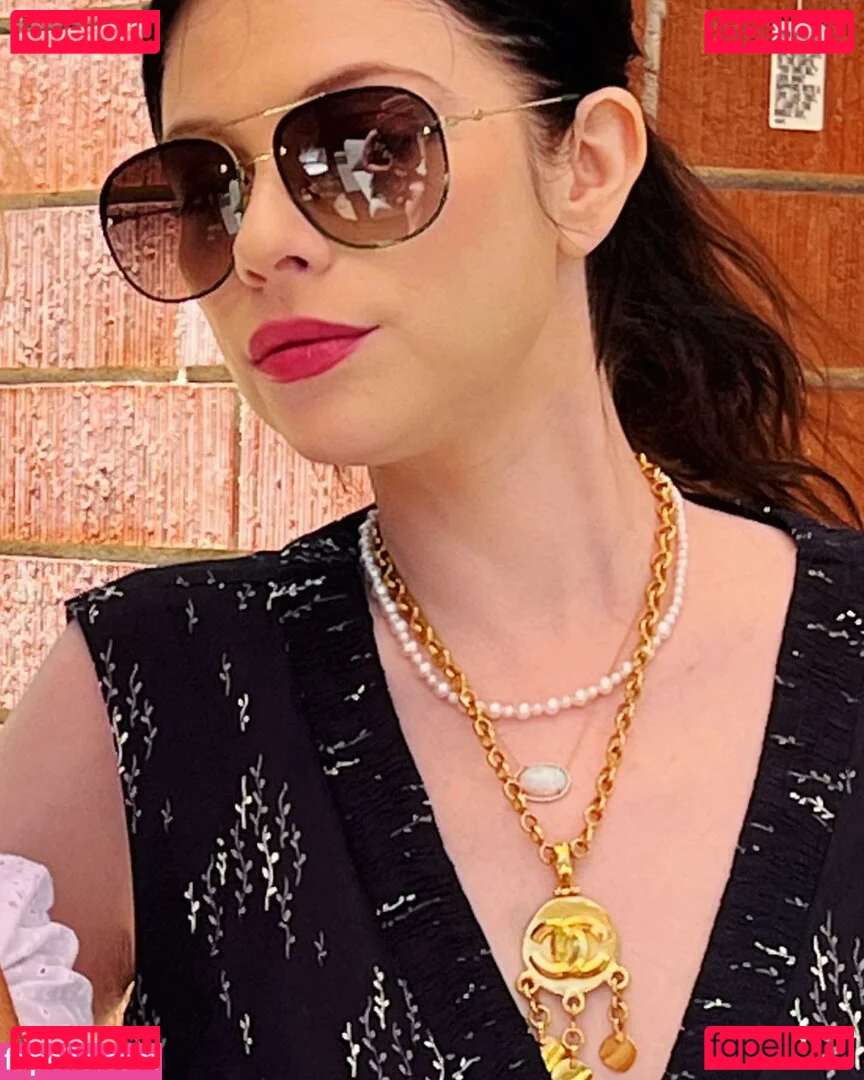 Michelle Trachtenberg Onlyfans Photo Gallery 