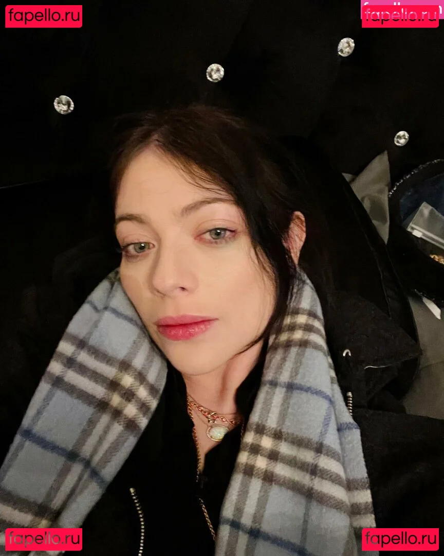 Michelle Trachtenberg Onlyfans Photo Gallery 