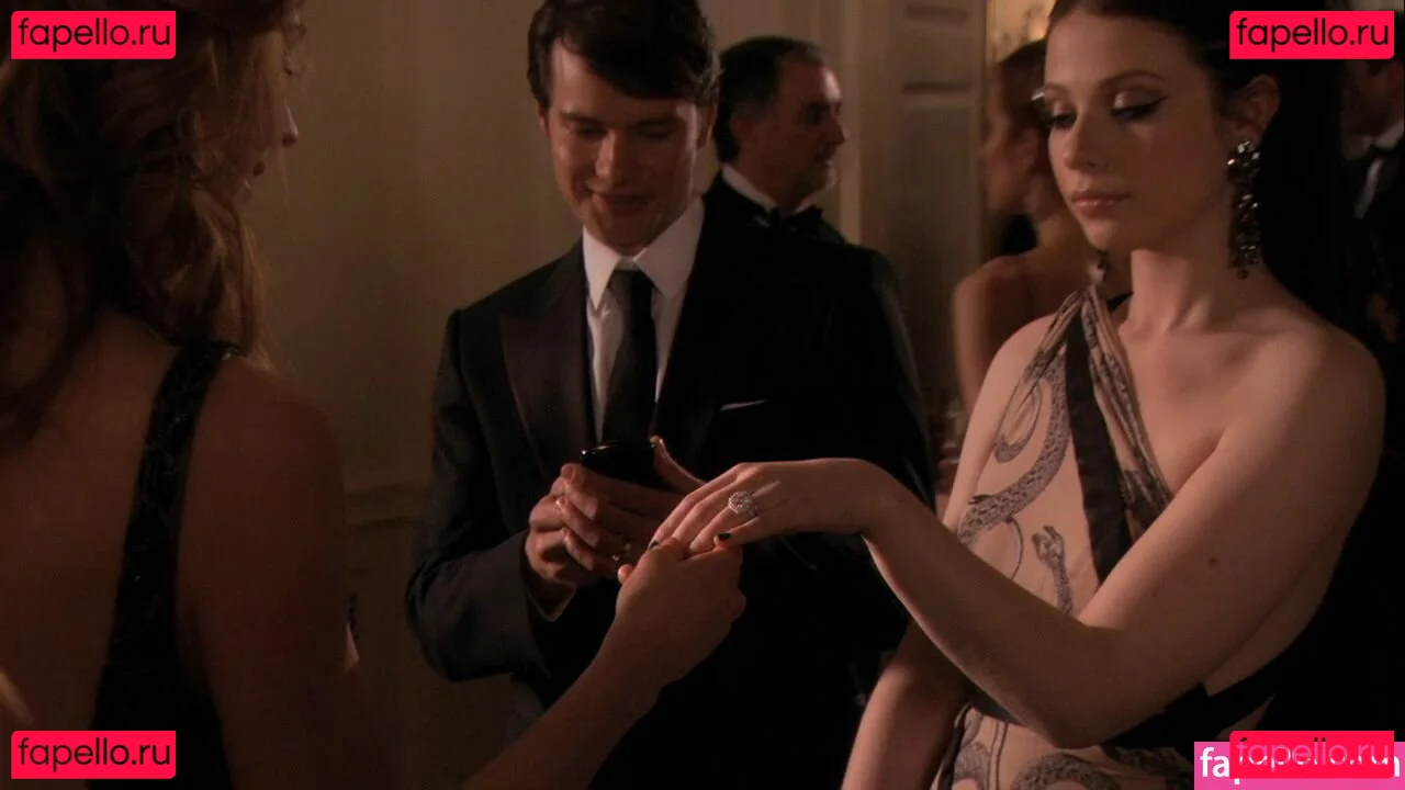 Michelle Trachtenberg Onlyfans Photo Gallery 