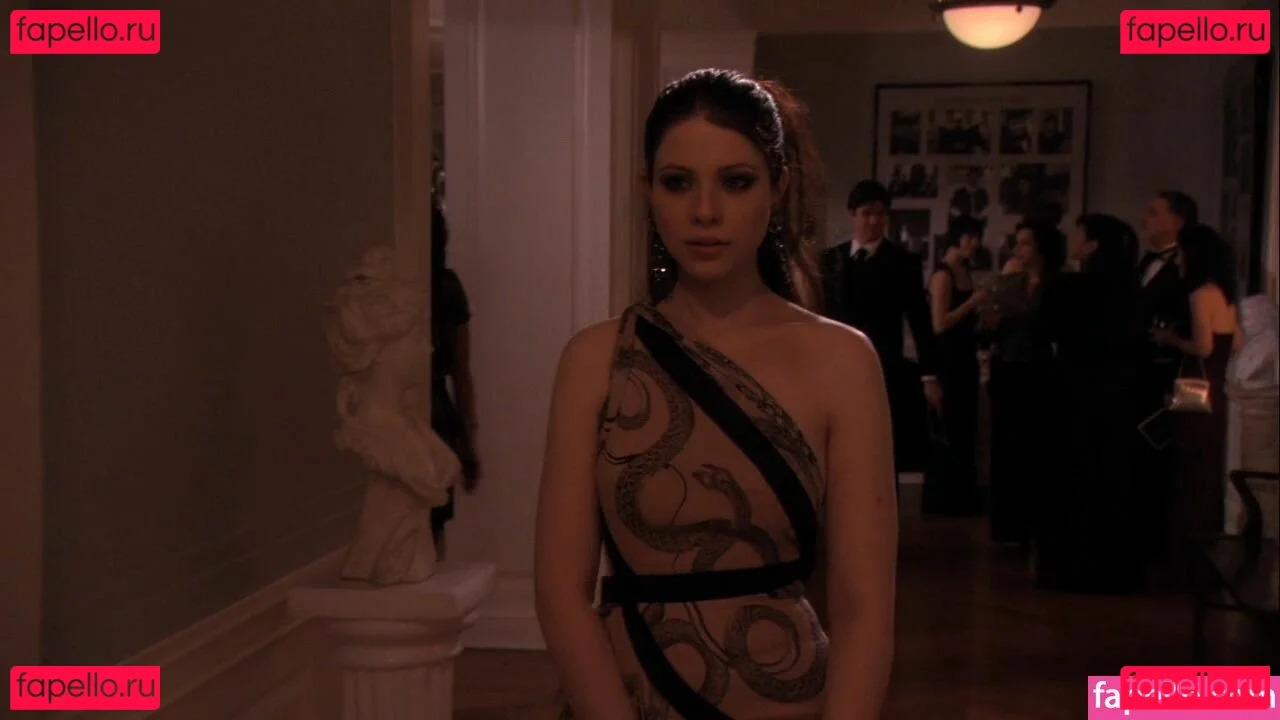 Michelle Trachtenberg Onlyfans Photo Gallery 
