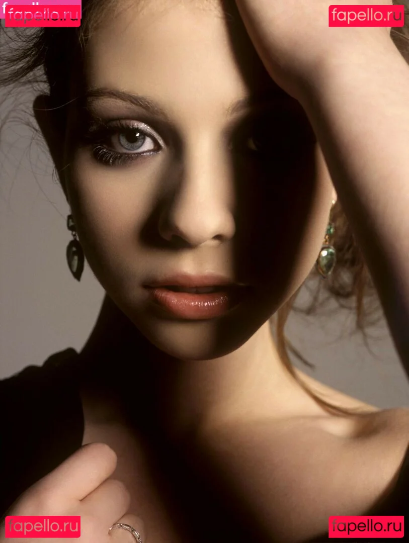 Michelle Trachtenberg Onlyfans Photo Gallery 