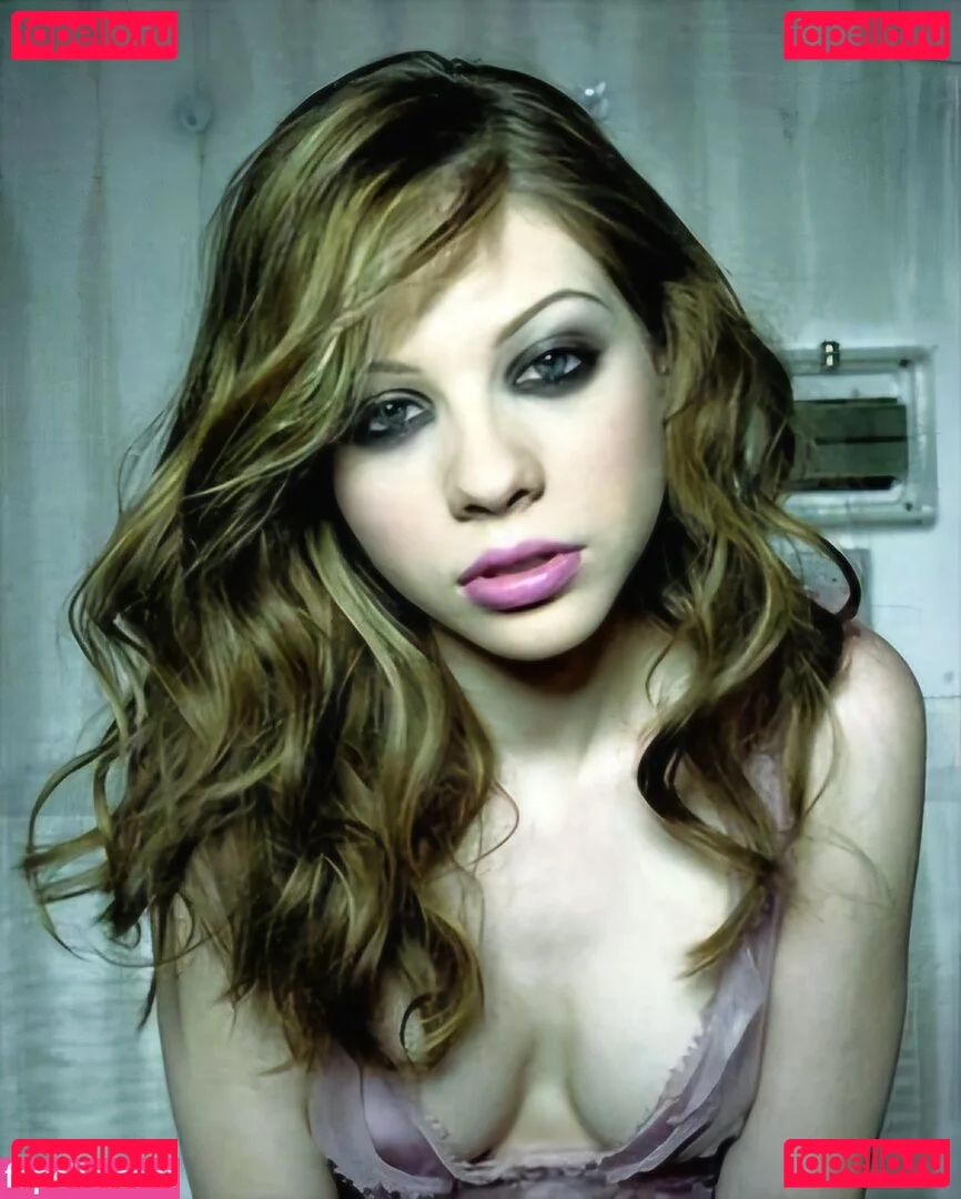 Michelle Trachtenberg Onlyfans Photo Gallery 