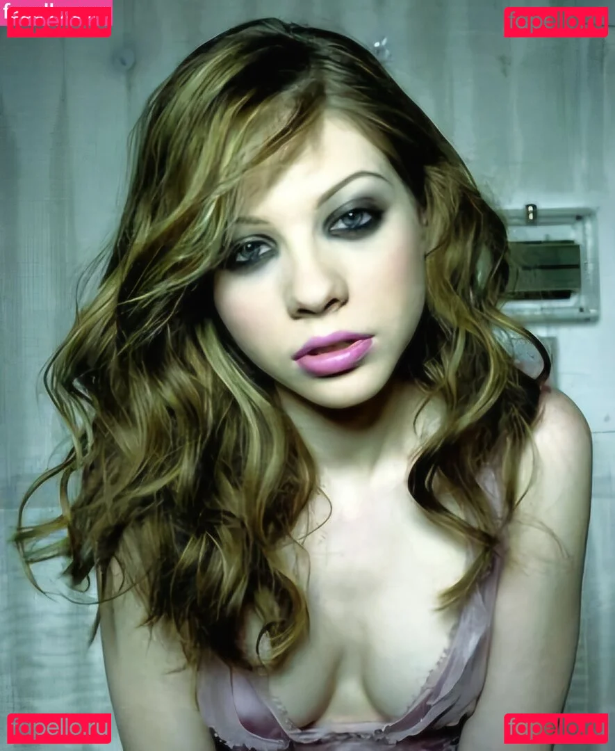 Michelle Trachtenberg Onlyfans Photo Gallery 