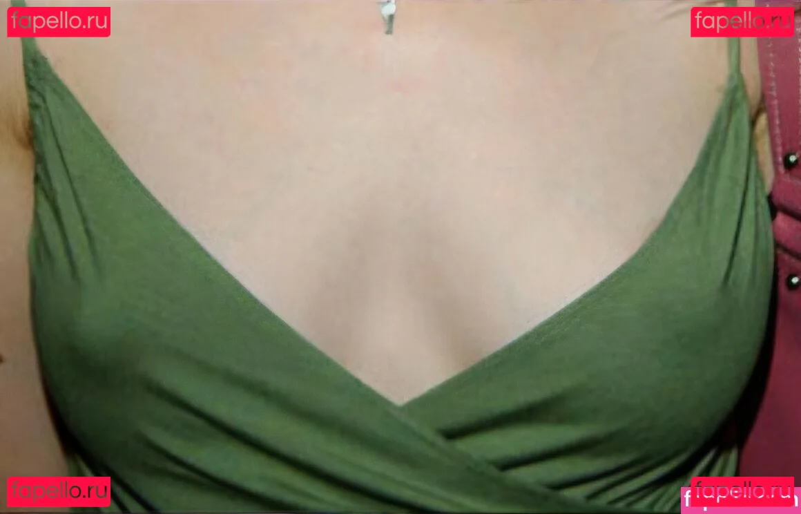 Michelle Trachtenberg Onlyfans Photo Gallery 