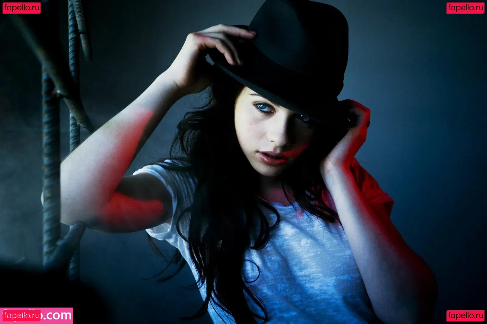 Michelle Trachtenberg Onlyfans Photo Gallery 