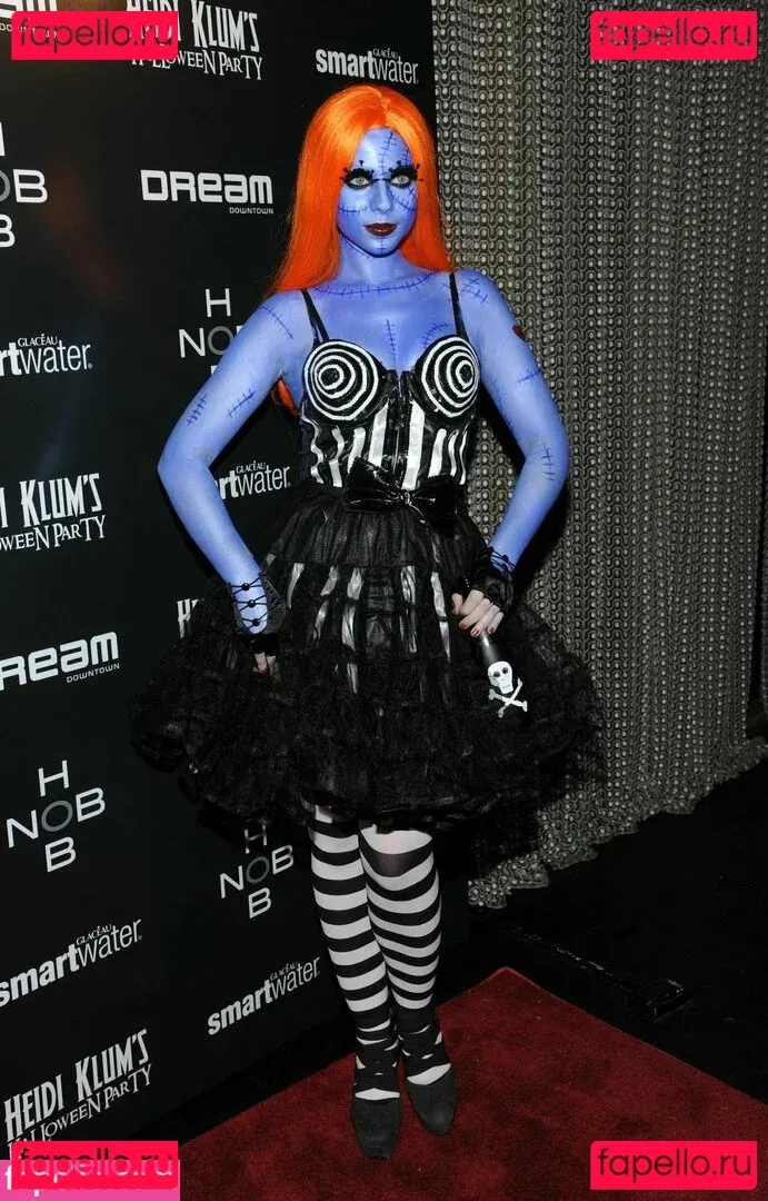 Michelle Trachtenberg Onlyfans Photo Gallery 