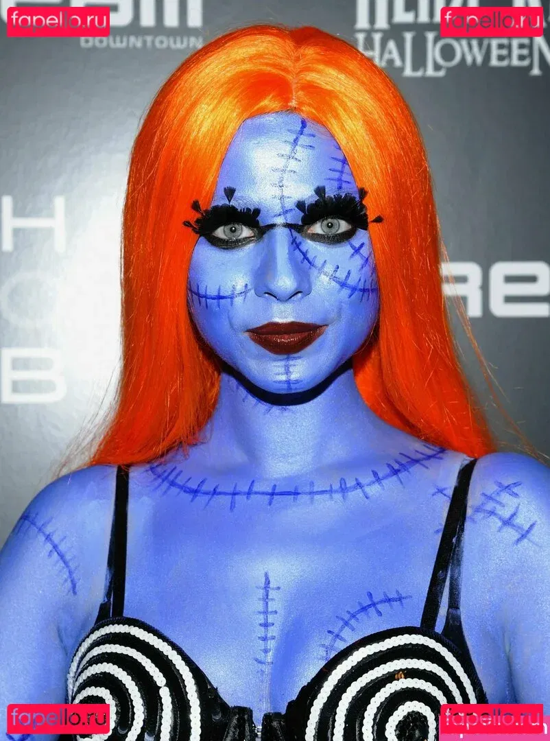 Michelle Trachtenberg Onlyfans Photo Gallery 