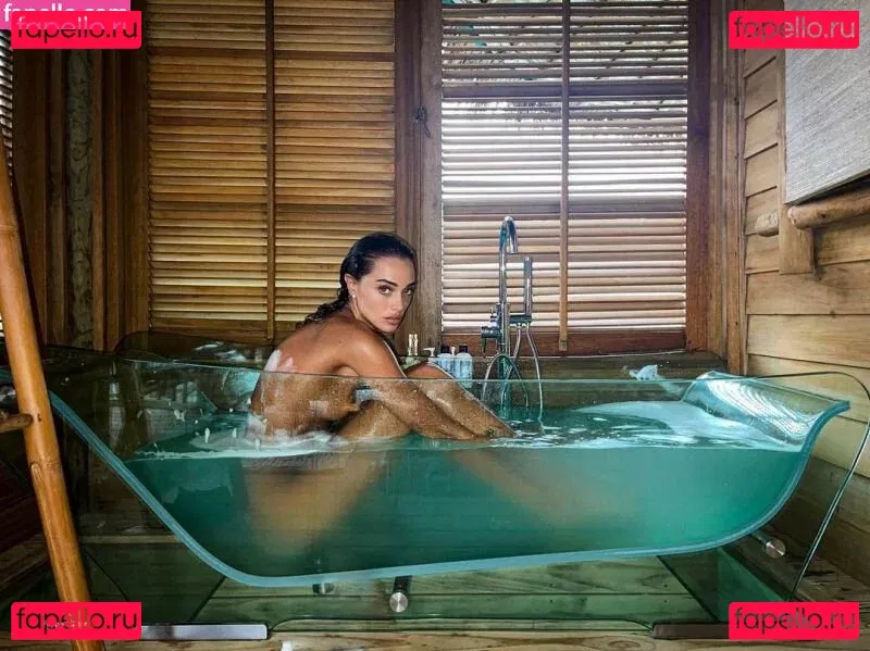 monaazar Onlyfans Photo Gallery 