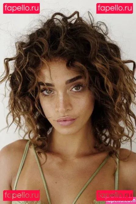 monaazar Onlyfans Photo Gallery 