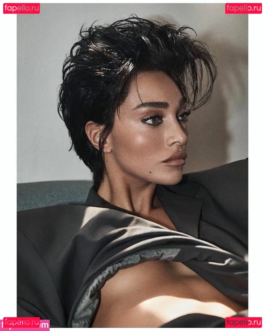 monaazar Onlyfans Photo Gallery 