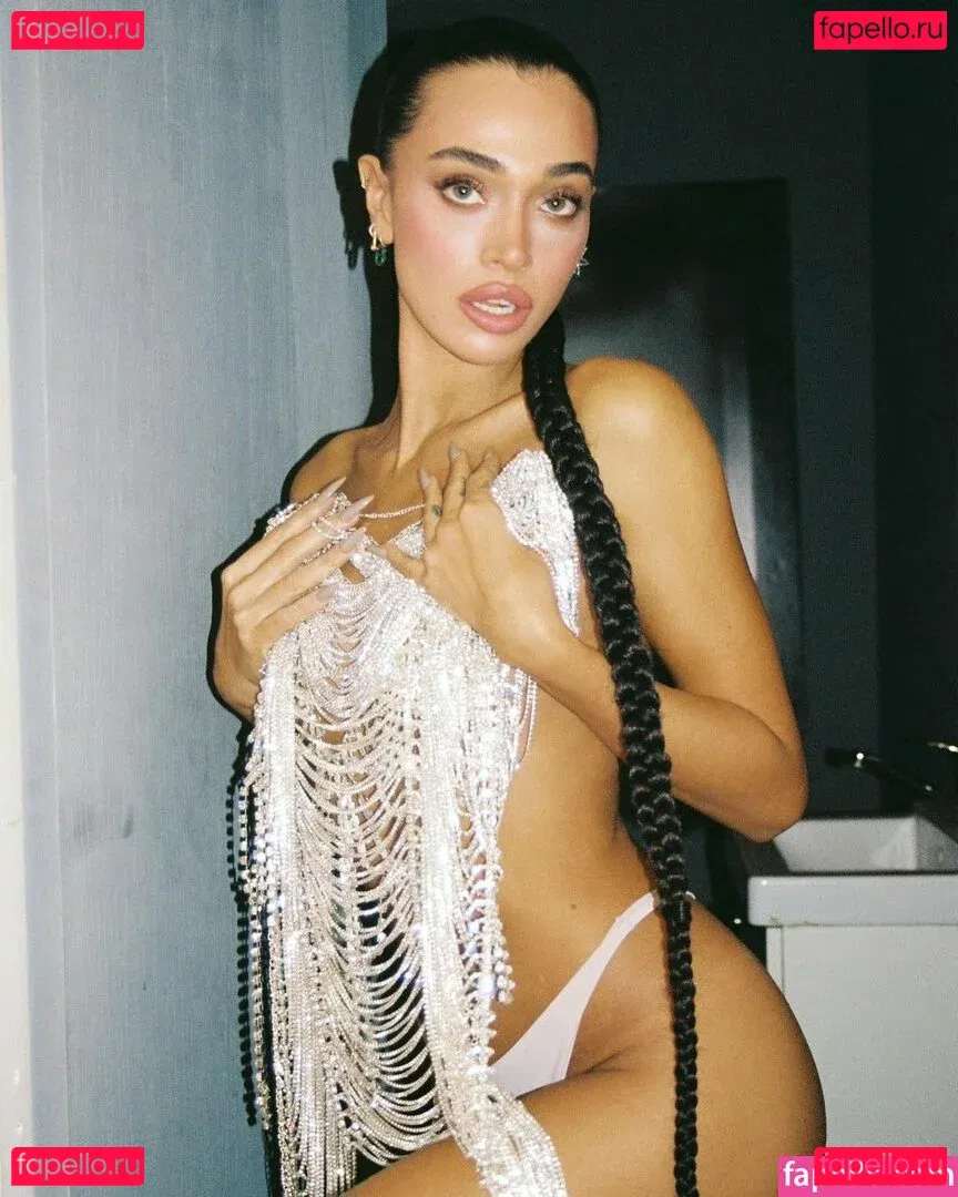 monaazar Onlyfans Photo Gallery 