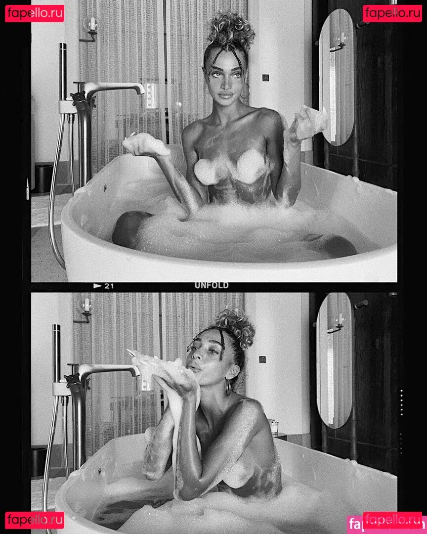 monaazar Onlyfans Photo Gallery 