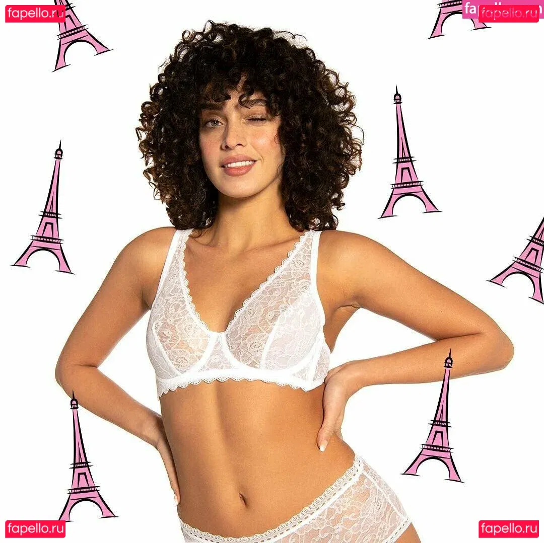 monaazar Onlyfans Photo Gallery 