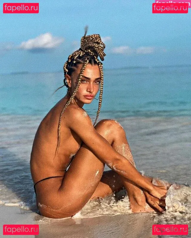 monaazar Onlyfans Photo Gallery 