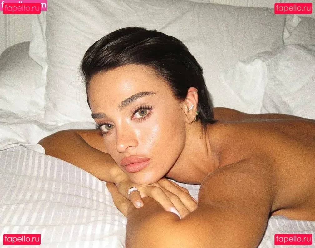 monaazar Onlyfans Photo Gallery 