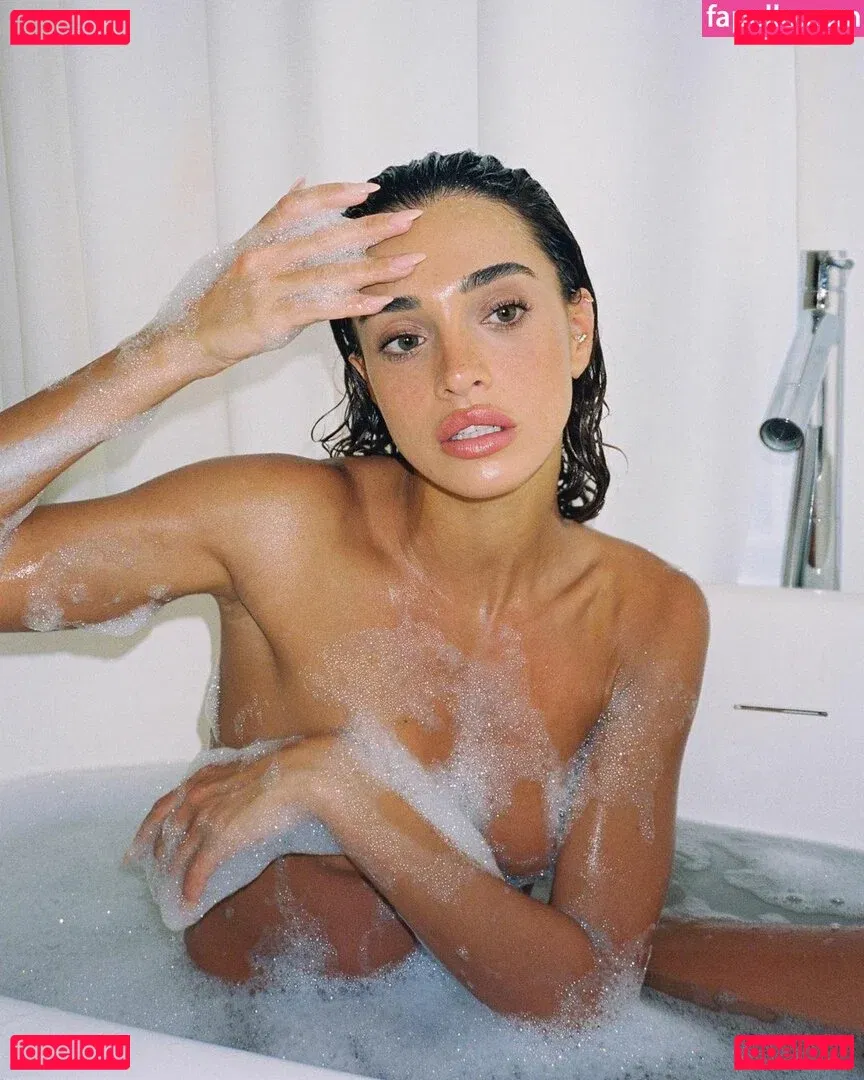 monaazar Onlyfans Photo Gallery 