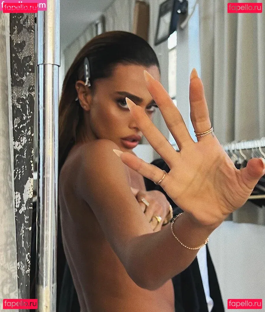 monaazar Onlyfans Photo Gallery 