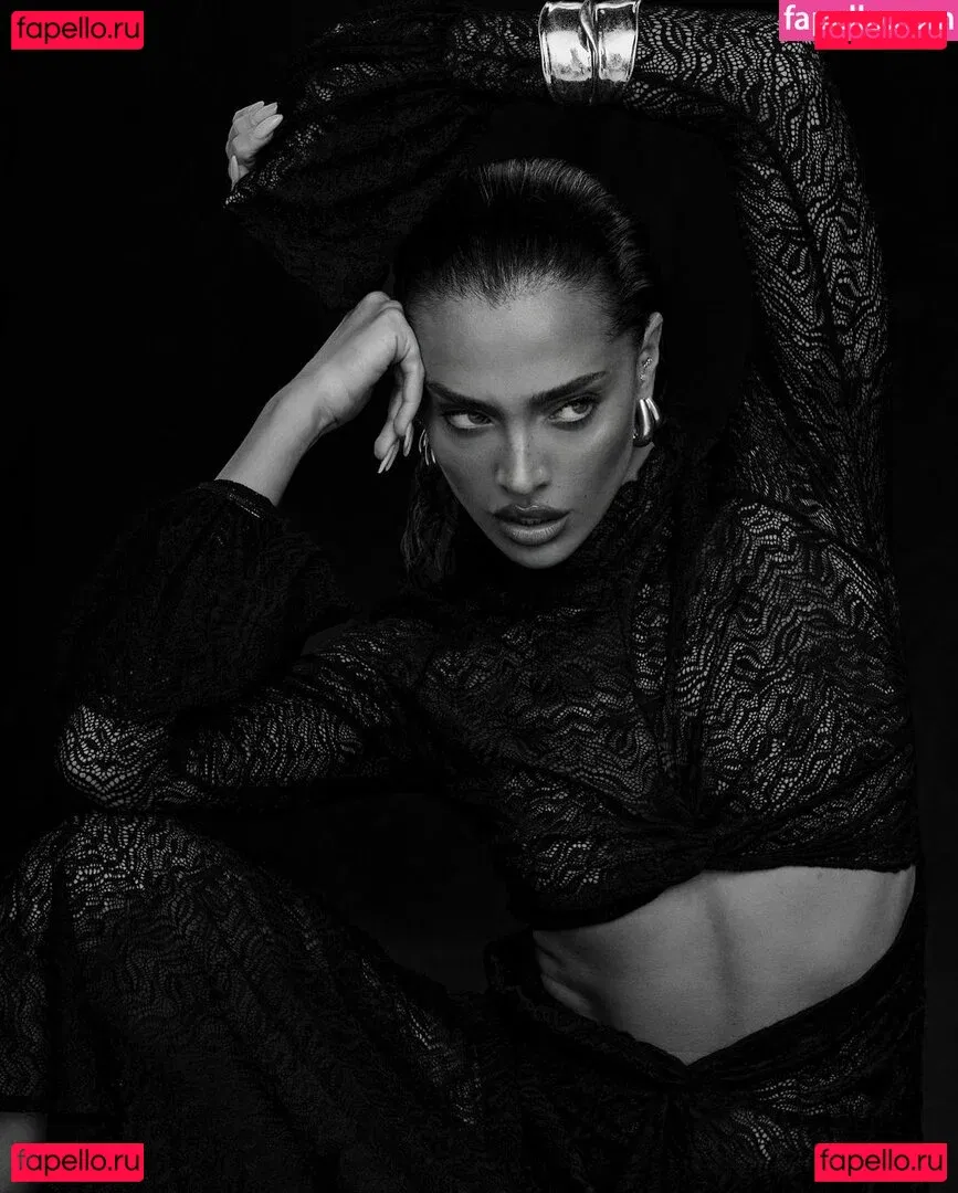 monaazar Onlyfans Photo Gallery 