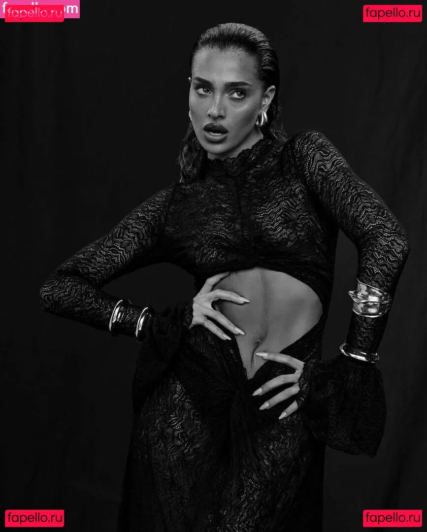 monaazar Onlyfans Photo Gallery 