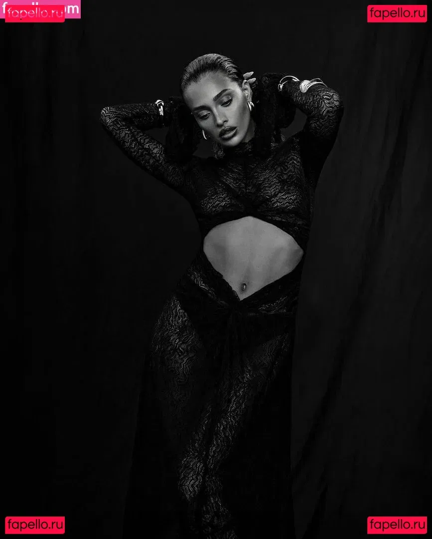 monaazar Onlyfans Photo Gallery 