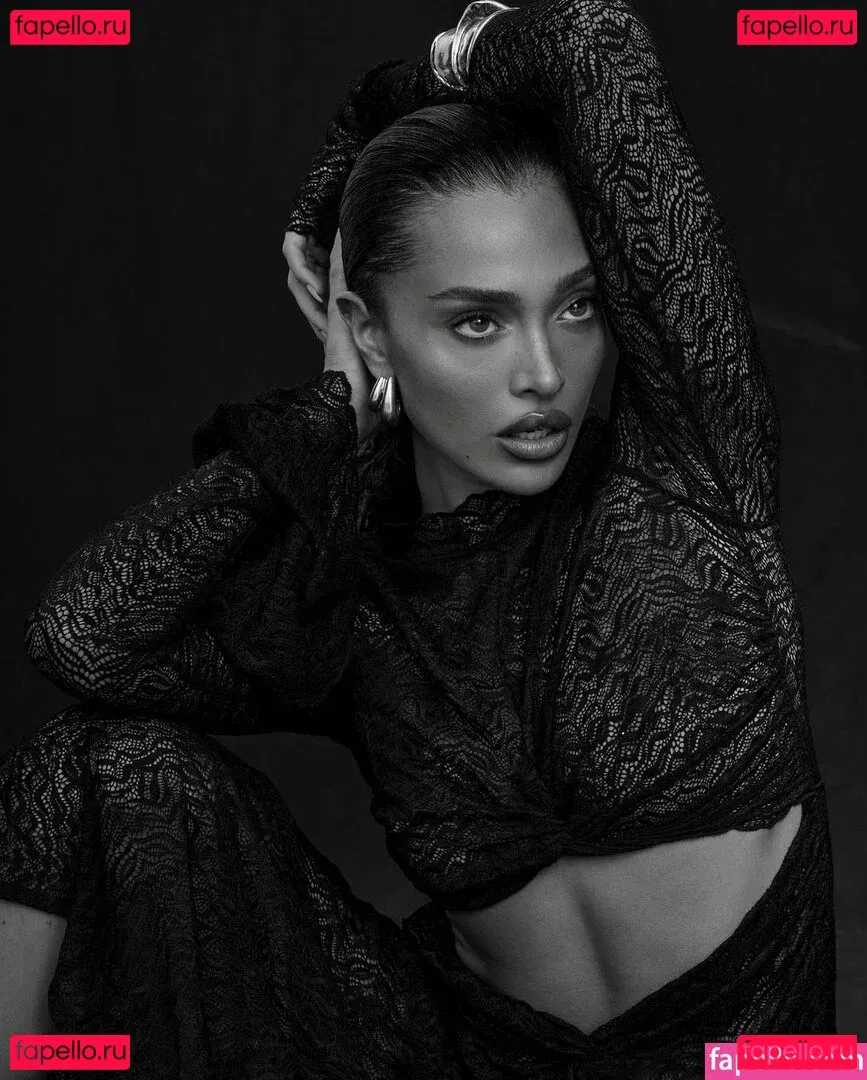 monaazar Onlyfans Photo Gallery 