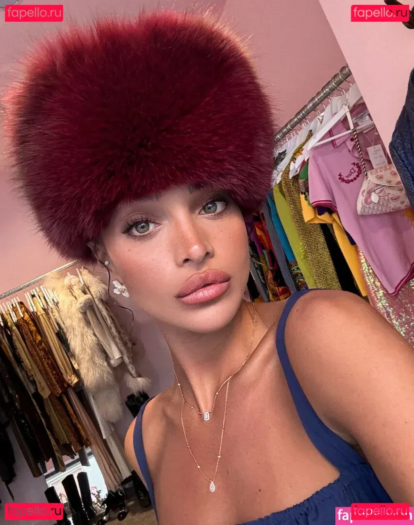 monaazar Onlyfans Photo Gallery 