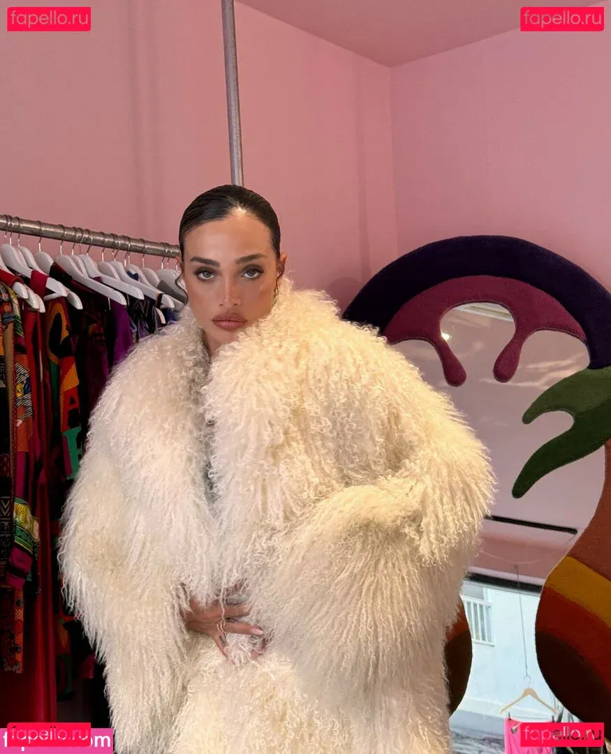 monaazar Onlyfans Photo Gallery 