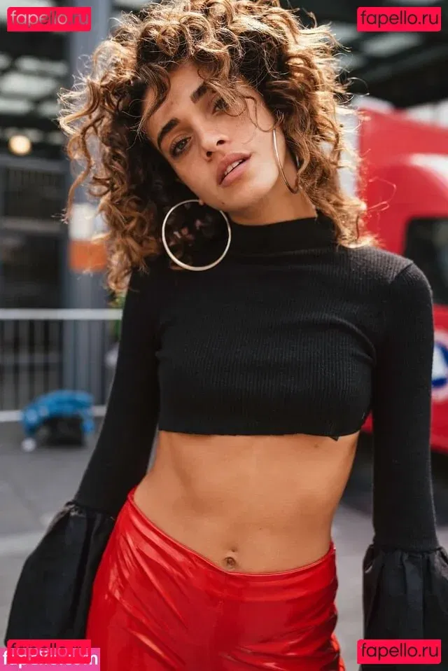 monaazar Onlyfans Photo Gallery 