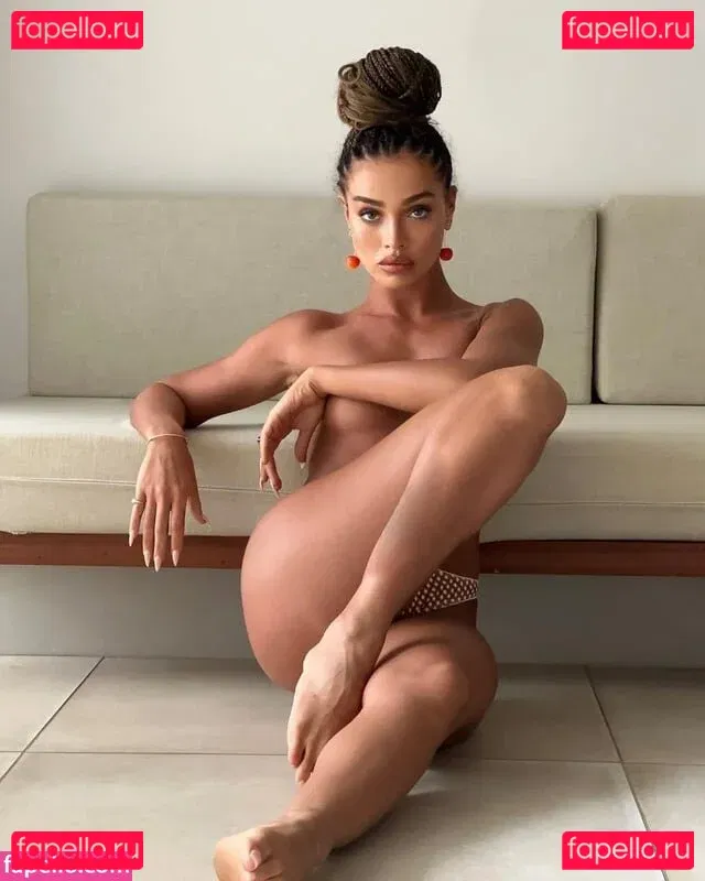 monaazar Onlyfans Photo Gallery 