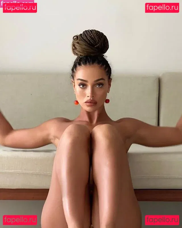 monaazar Onlyfans Photo Gallery 