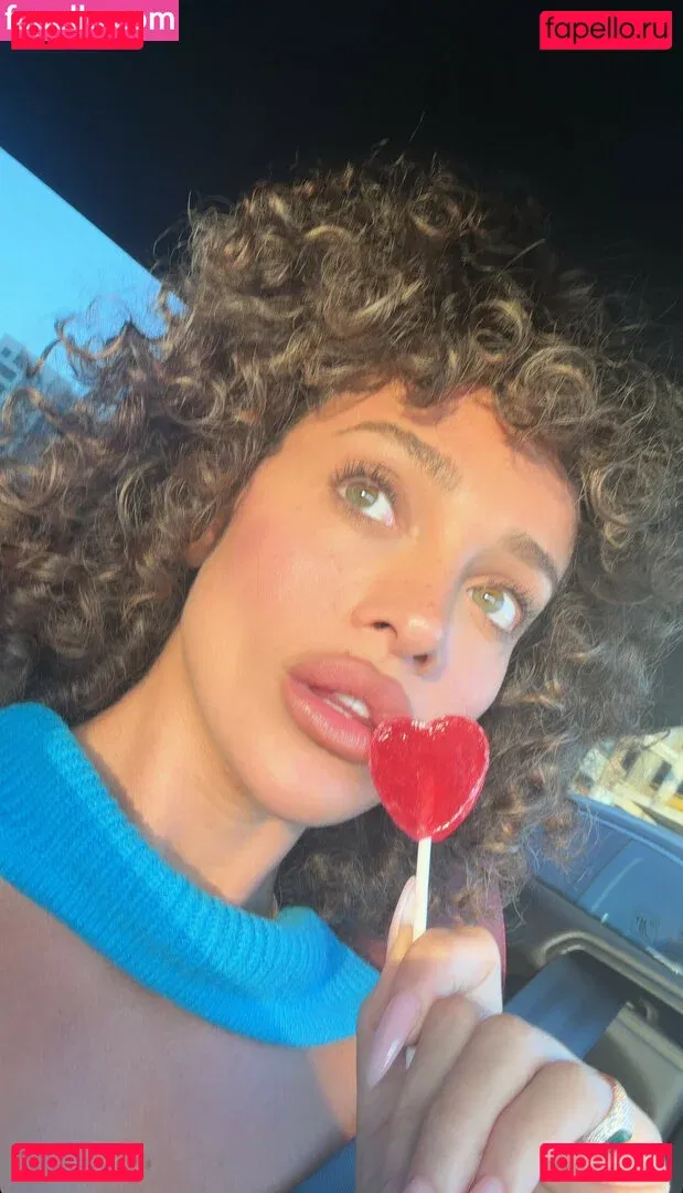 monaazar Onlyfans Photo Gallery 