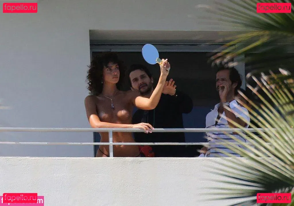 monaazar Onlyfans Photo Gallery 