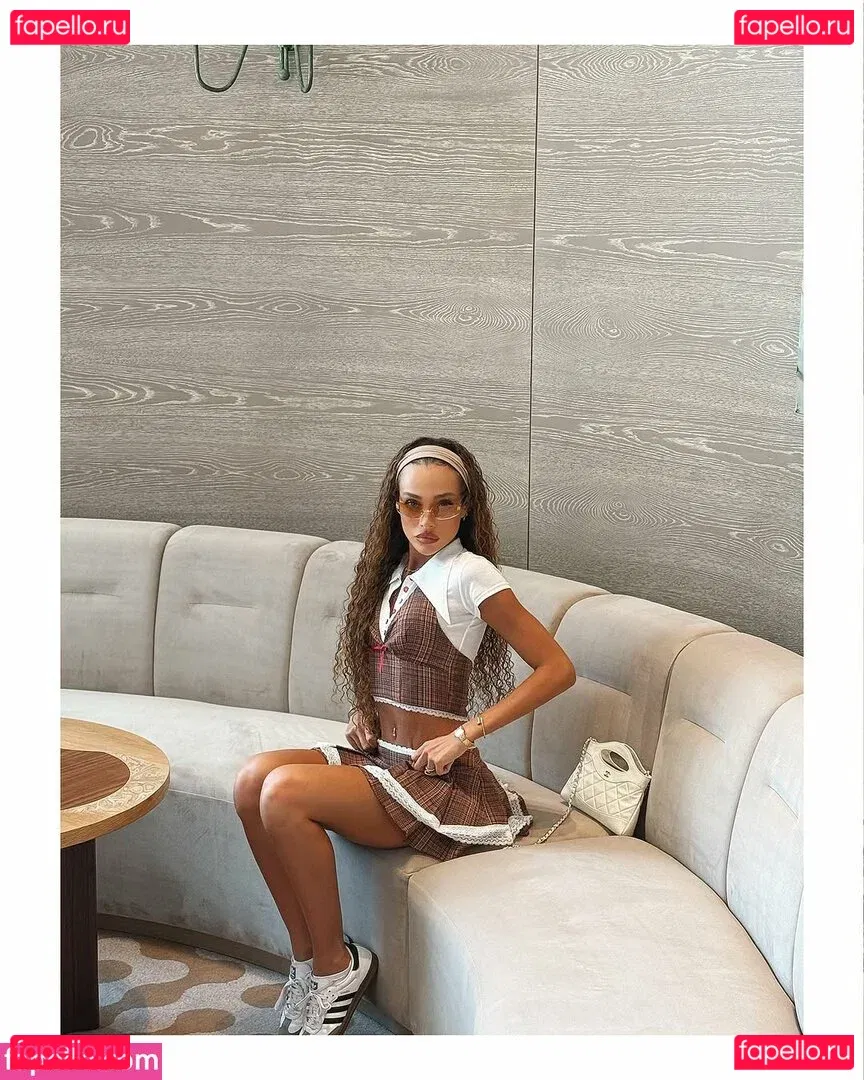 monaazar Onlyfans Photo Gallery 