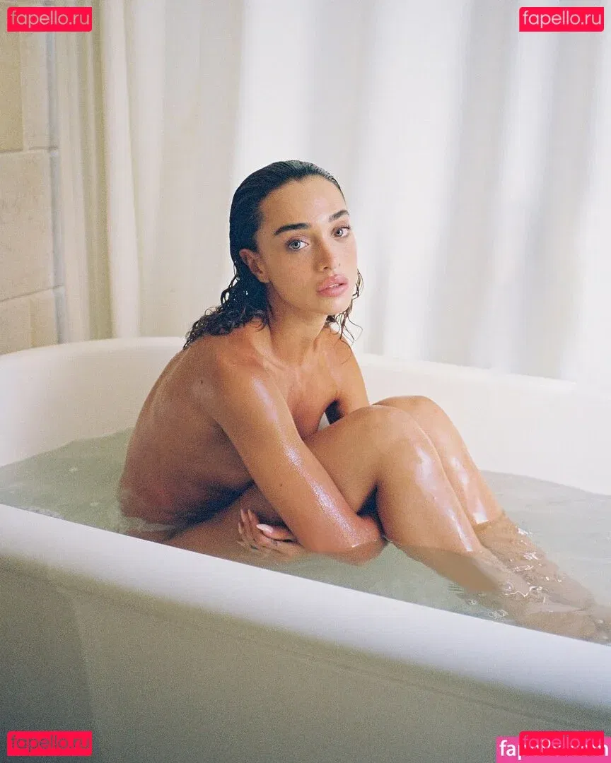 monaazar Onlyfans Photo Gallery 