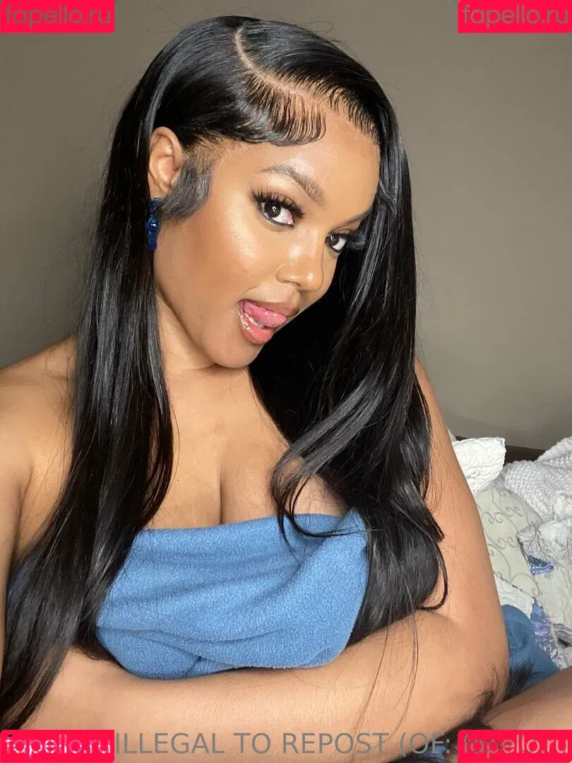 Lola Teases Onlyfans Photo Gallery 