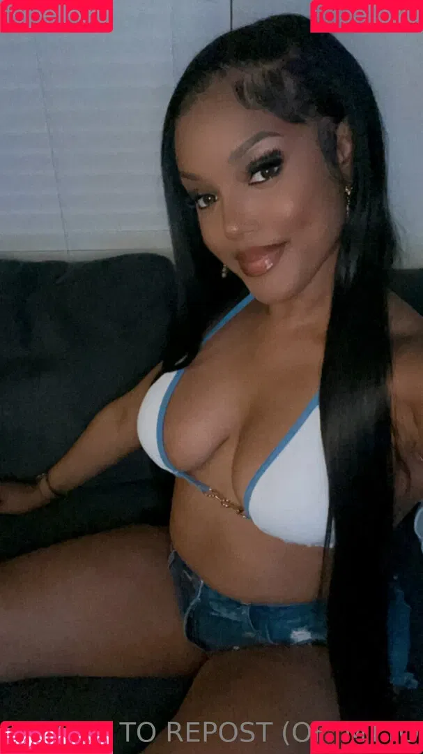 Lola Teases Onlyfans Photo Gallery 
