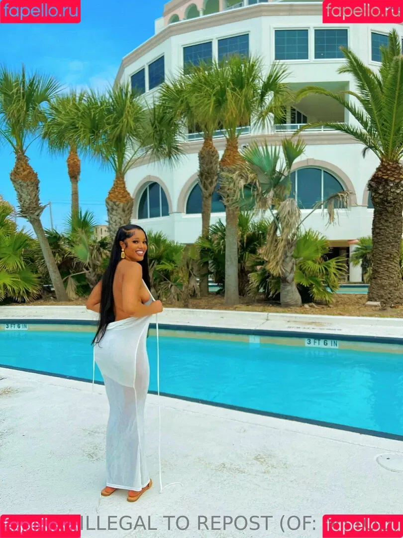 Lola Teases Onlyfans Photo Gallery 