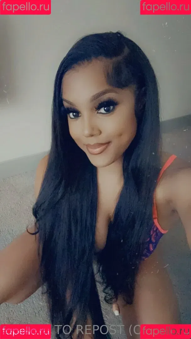 Lola Teases Onlyfans Photo Gallery 