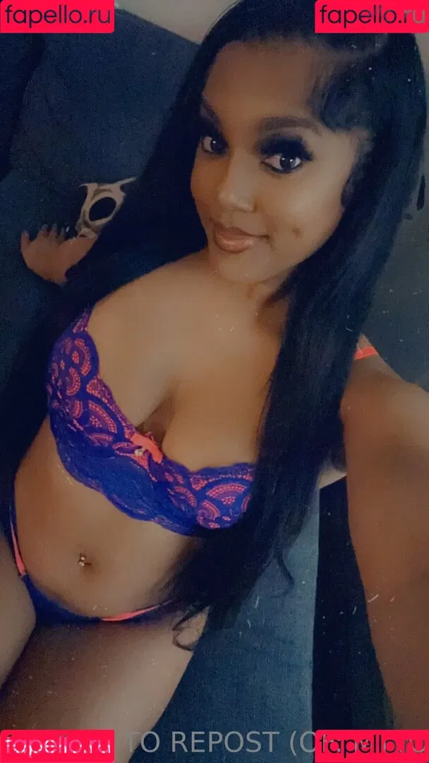 Lola Teases Onlyfans Photo Gallery 