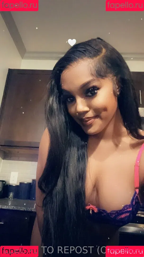 Lola Teases Onlyfans Photo Gallery 