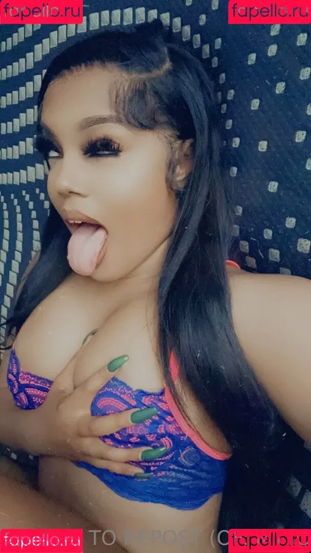 Lola Teases Onlyfans Photo Gallery 