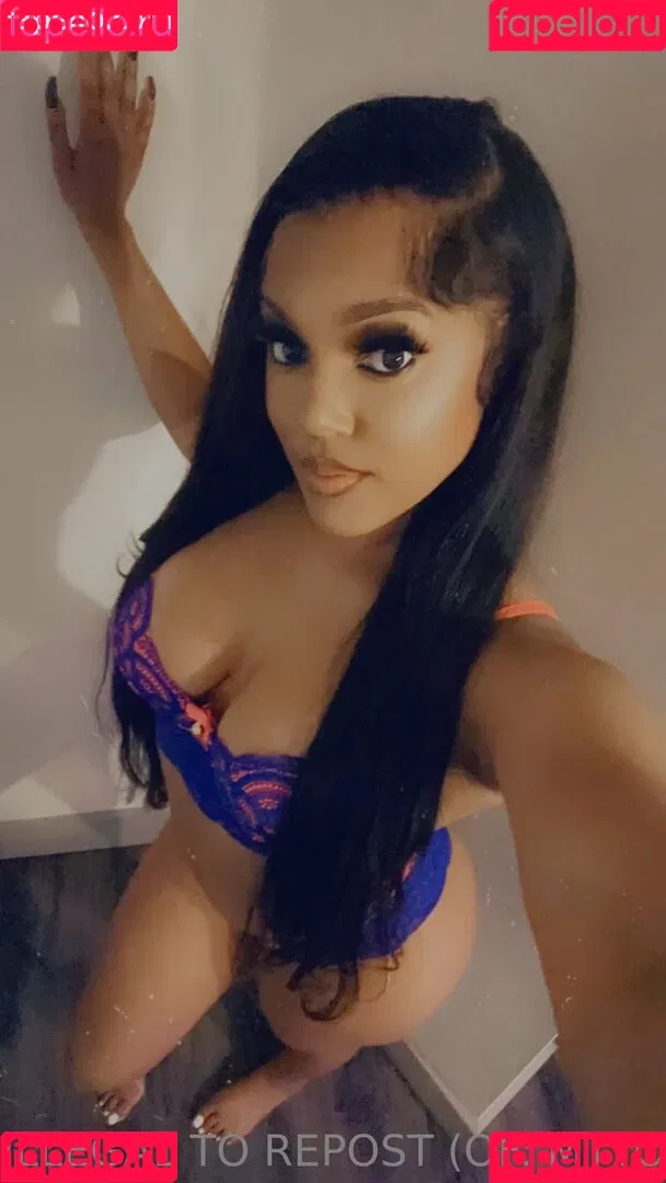 Lola Teases Onlyfans Photo Gallery 