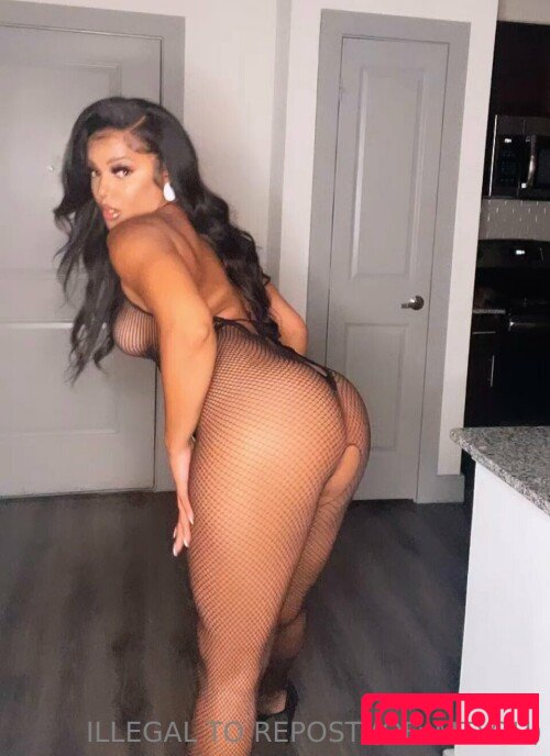 Lola Teases Nude Onlyfans Photo 437