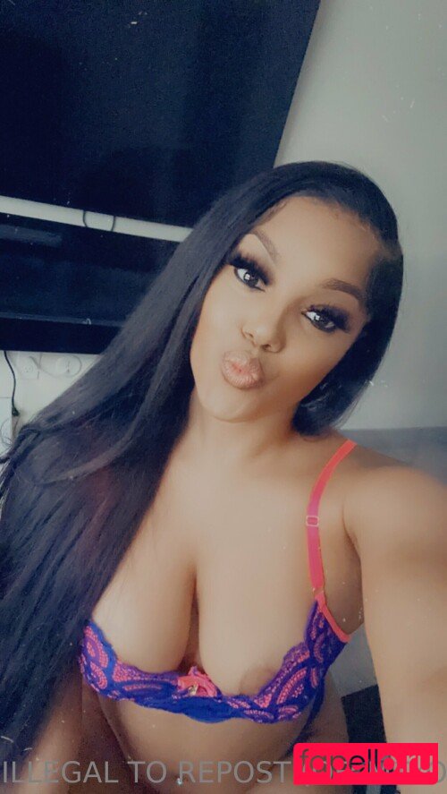 Lola Teases Nude Onlyfans Photo 407