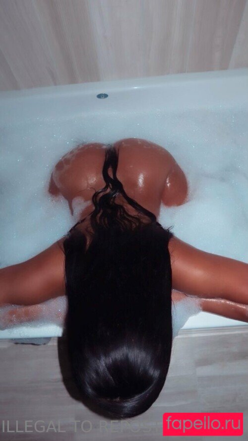 Lola Teases Nude Onlyfans Photo 43