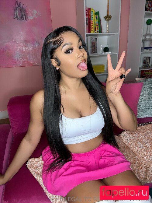 Lola Teases Nude Onlyfans Photo 12